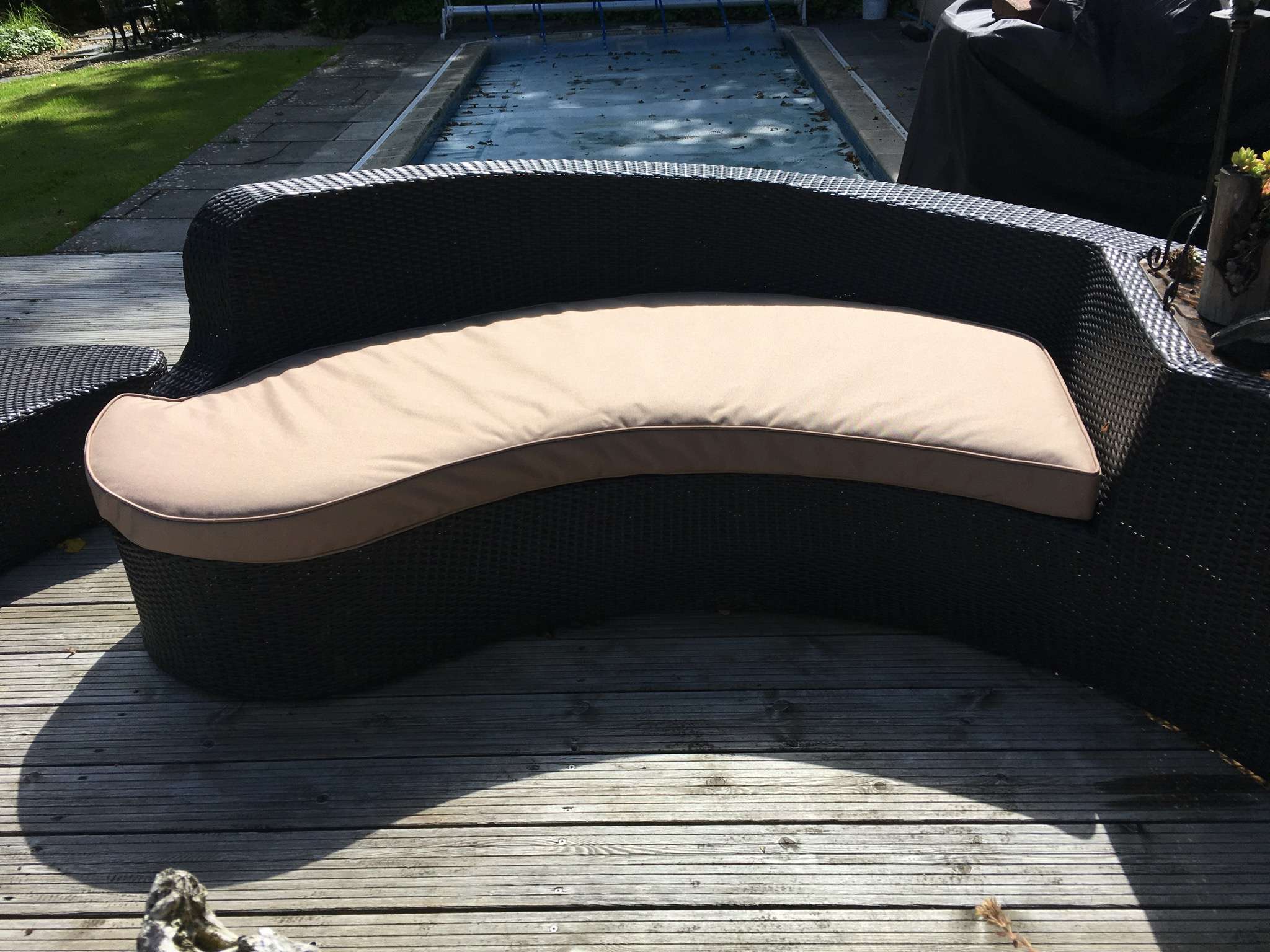 Curved outdoor